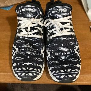 Ariat Fuse tennis shoes